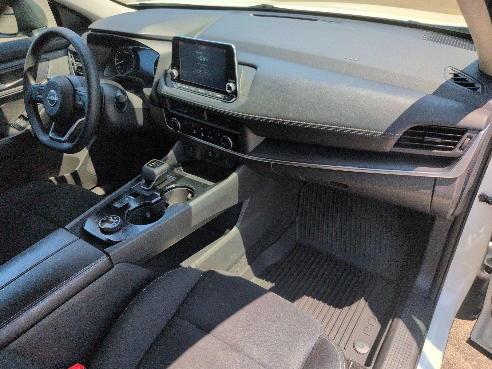 Used 2024 Glacier White Nissan S image 37