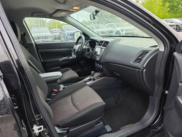 Used 2019 Labrador Black Metallic Mitsubishi 2.0 SE image 11