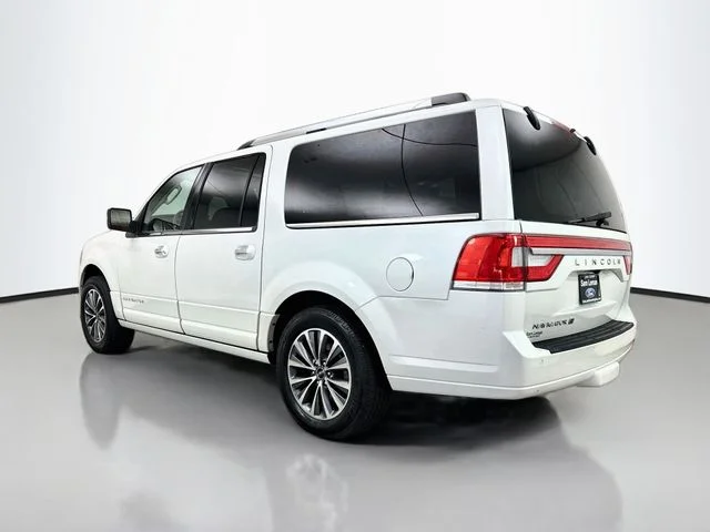 Used 2017 White Platinum Clearcoat Lincoln Select image 5
