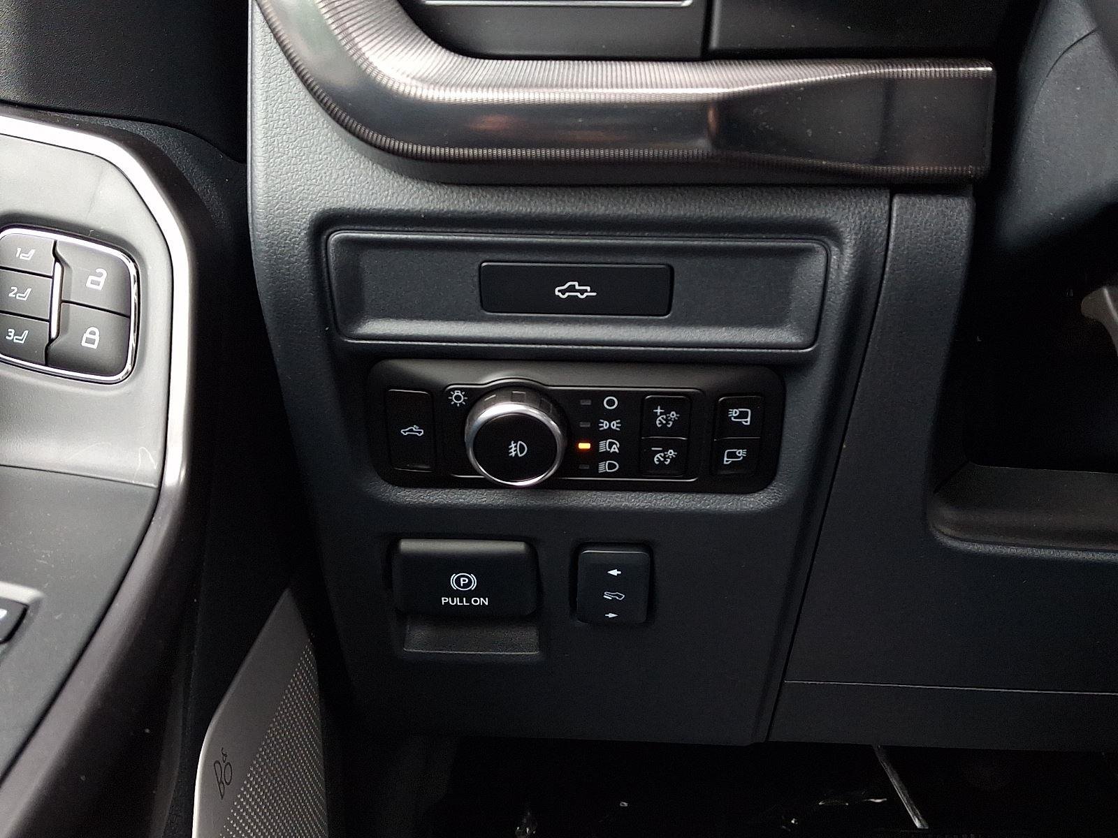 New 2026 Star White Metallic Tri-Coat Ford Lariat® image 16