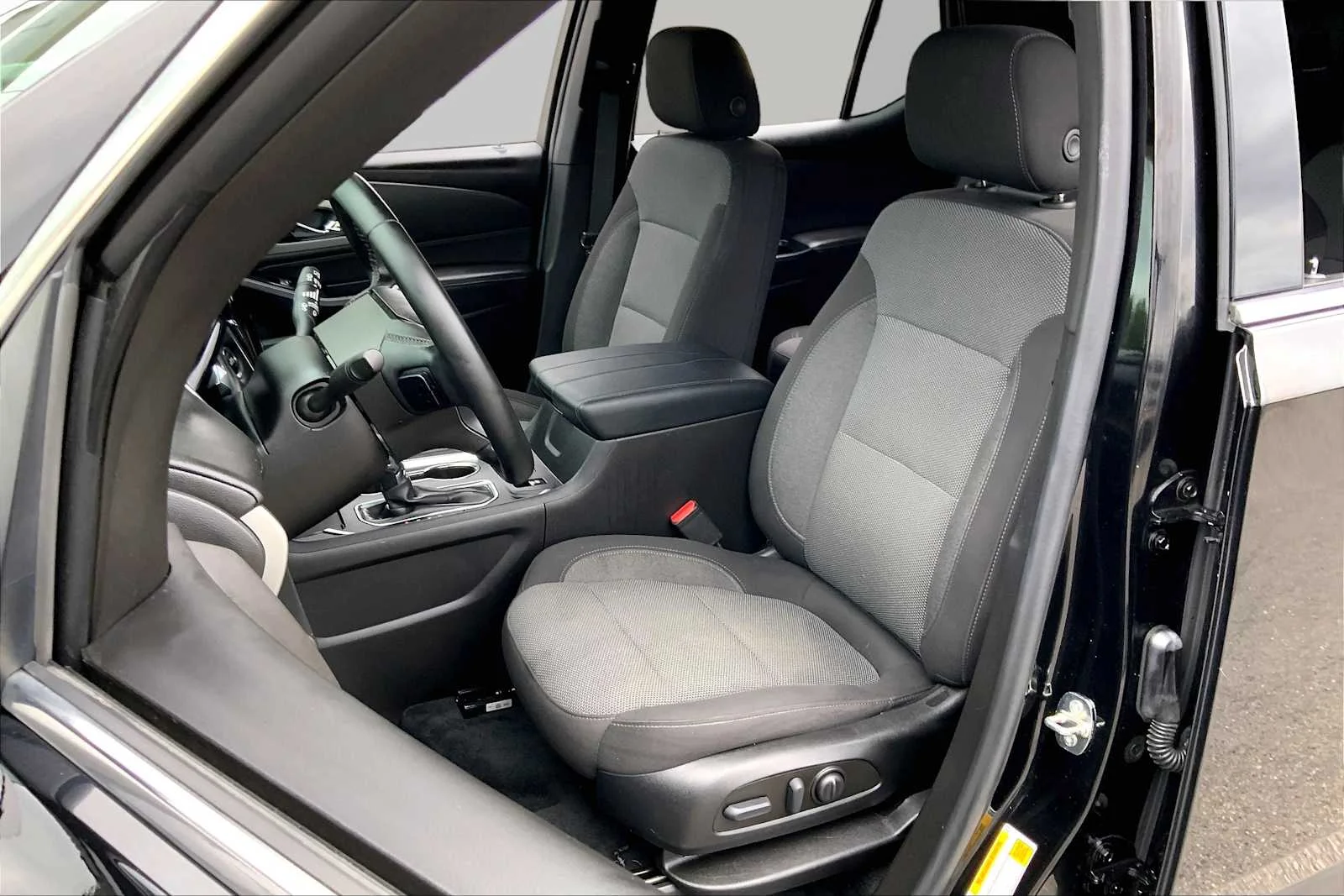 Used 2023 Mosaic Black Metallic Chevrolet LT Cloth image 9