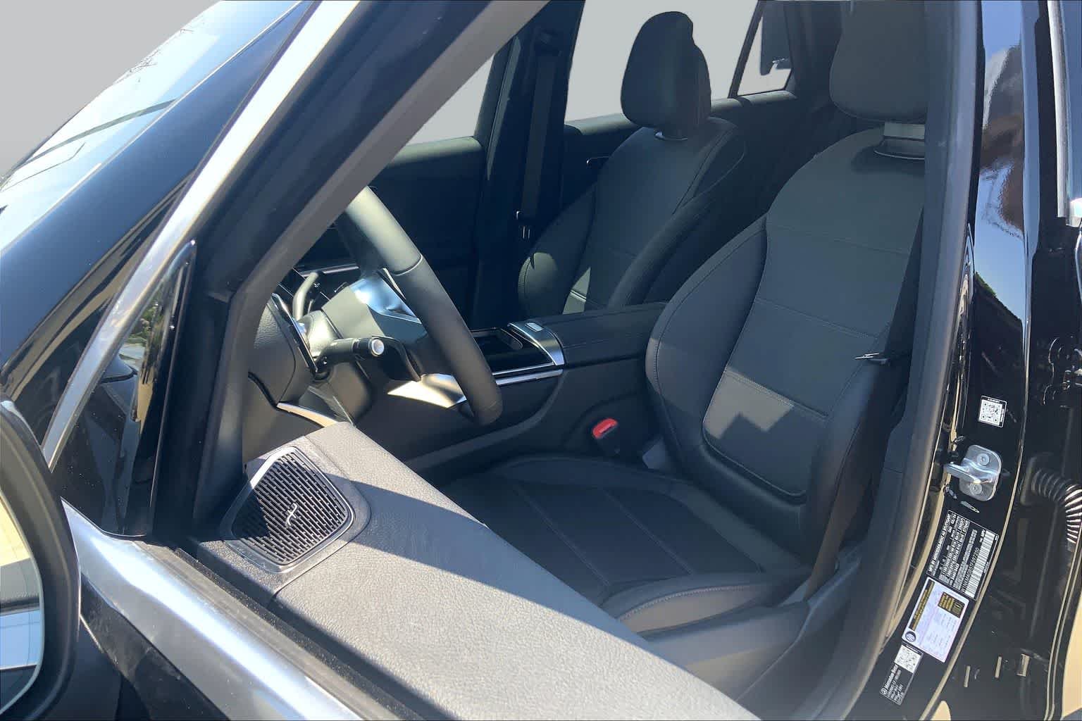 New 2026 Black Mercedes-Benz GLC 300 image 9