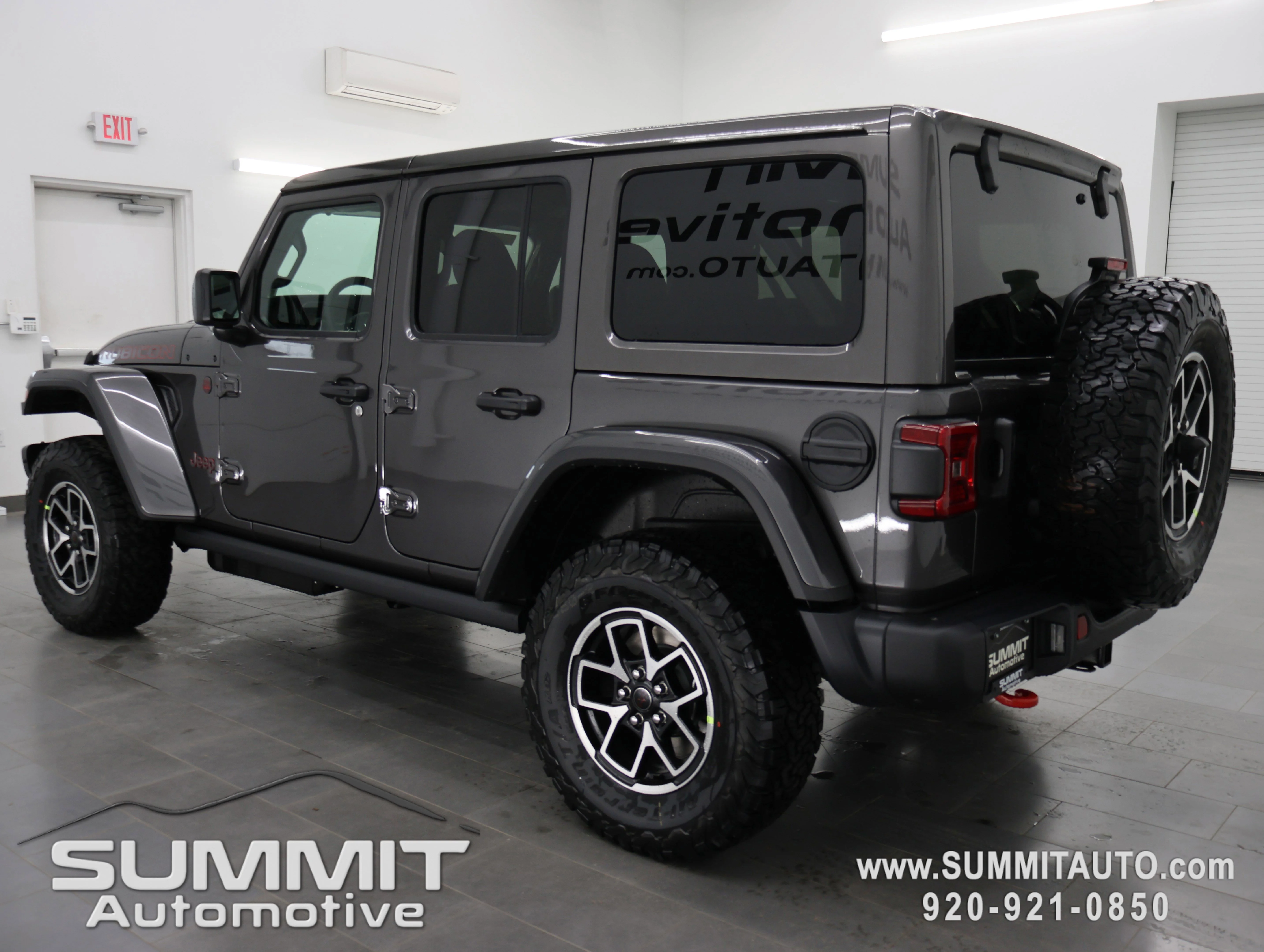 New 2026 Granite Crystal Metallic Clear-Coat Exterior Paint Jeep Rubicon image 5