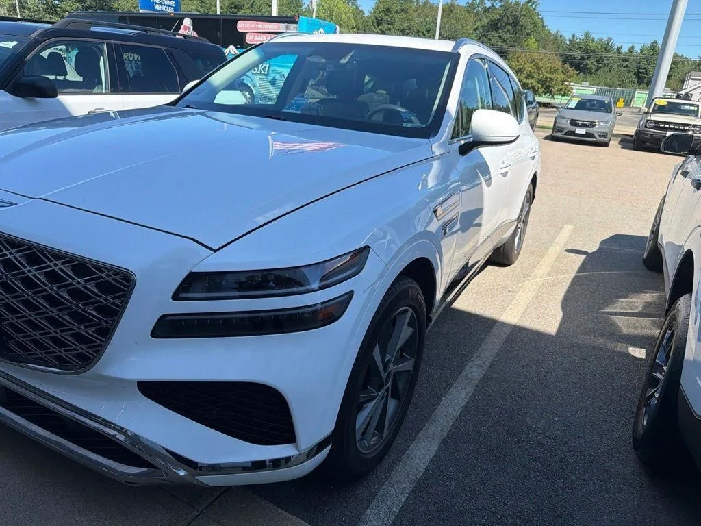 Used 2025 White Genesis 2.5T image 2