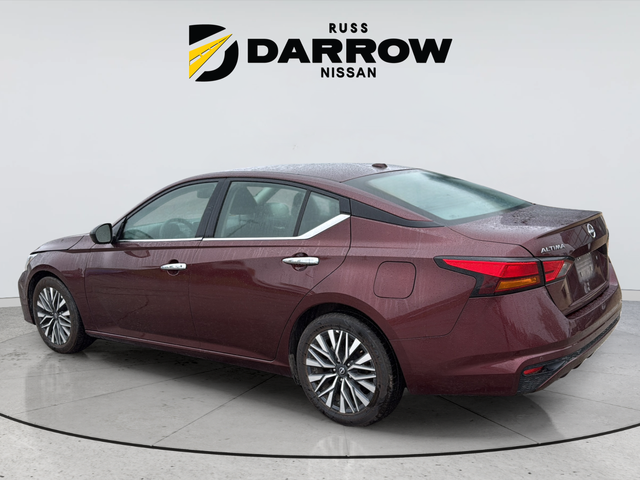 Used 2025 Red Nissan 2.5 SV image 3