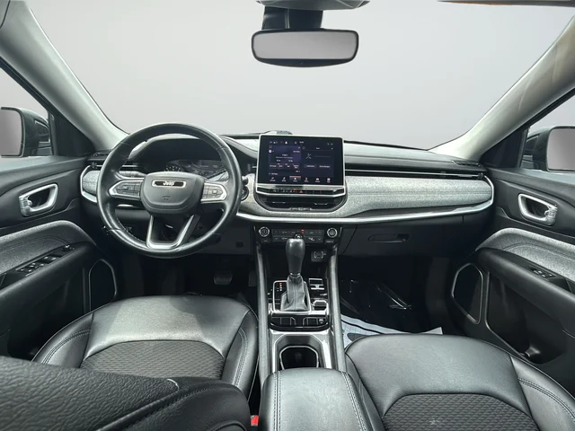 Used 2022 Black Jeep Latitude image 9