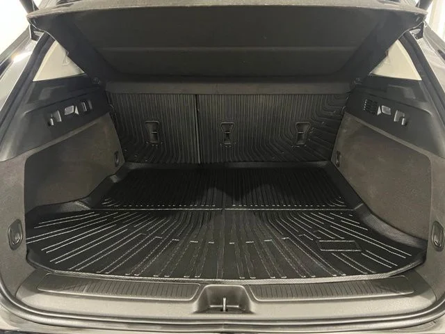 Used 2024 Black Buick Avenir image 22