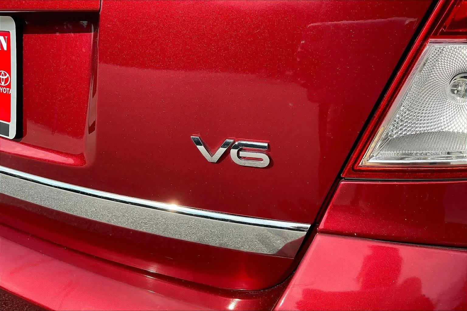 Used 2008 Ruby Red Saturn XR image 9