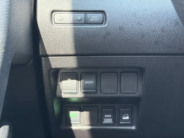 Used 2016 Gray Nissan SV image 28