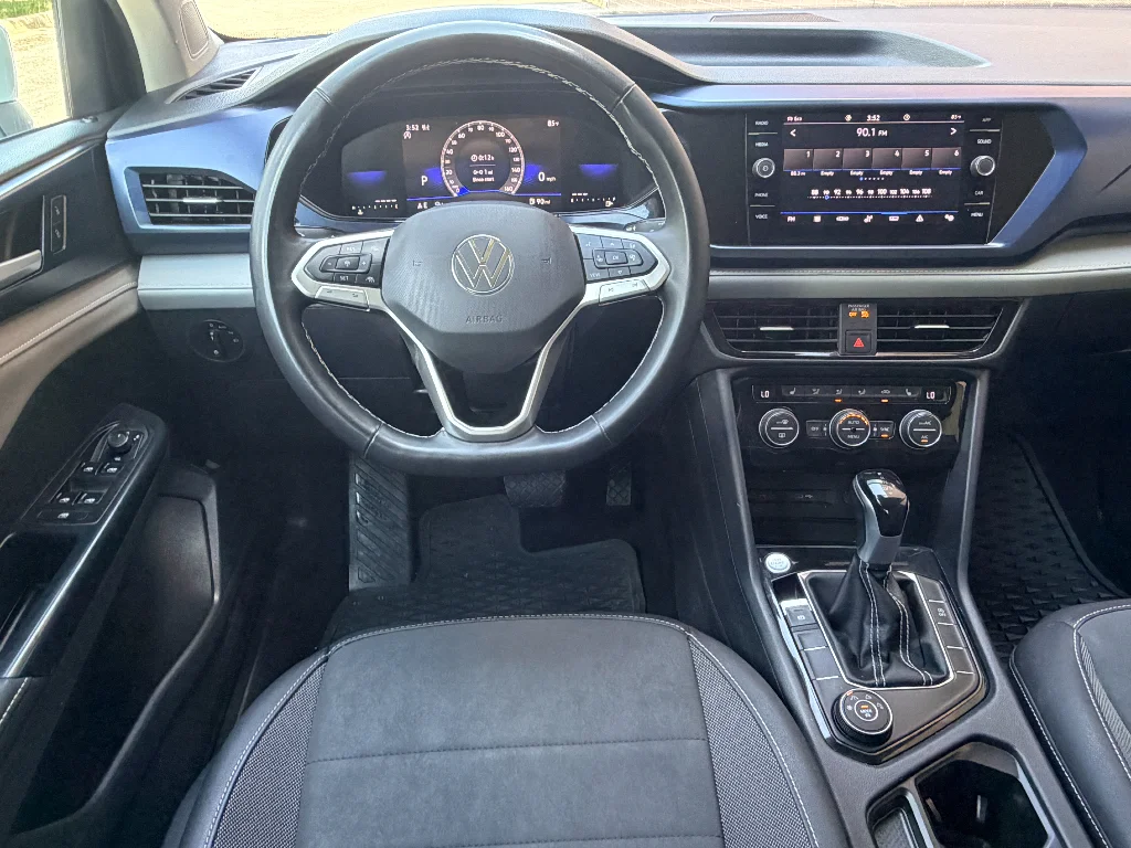 Used 2024 Pure White Volkswagen SE image 13