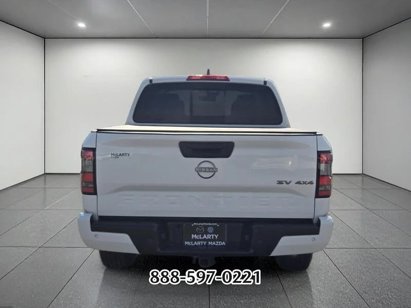 Used 2022 Glacier White NISSAN SV image 4