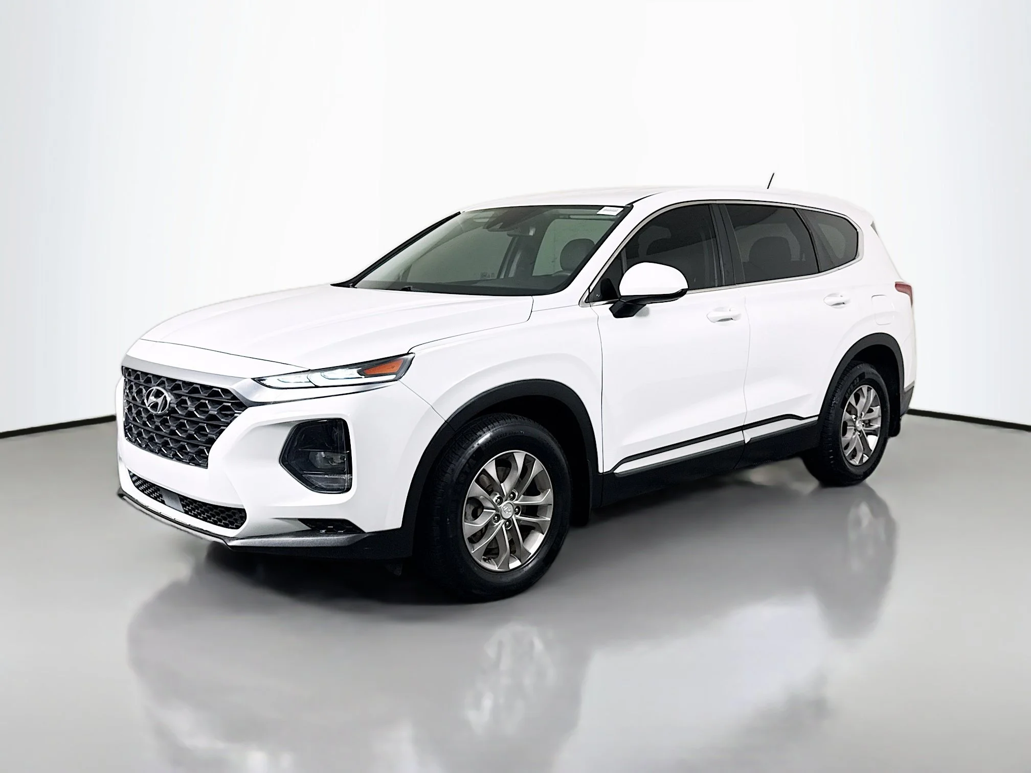 Used 2020 Quartz White Hyundai SE image 3
