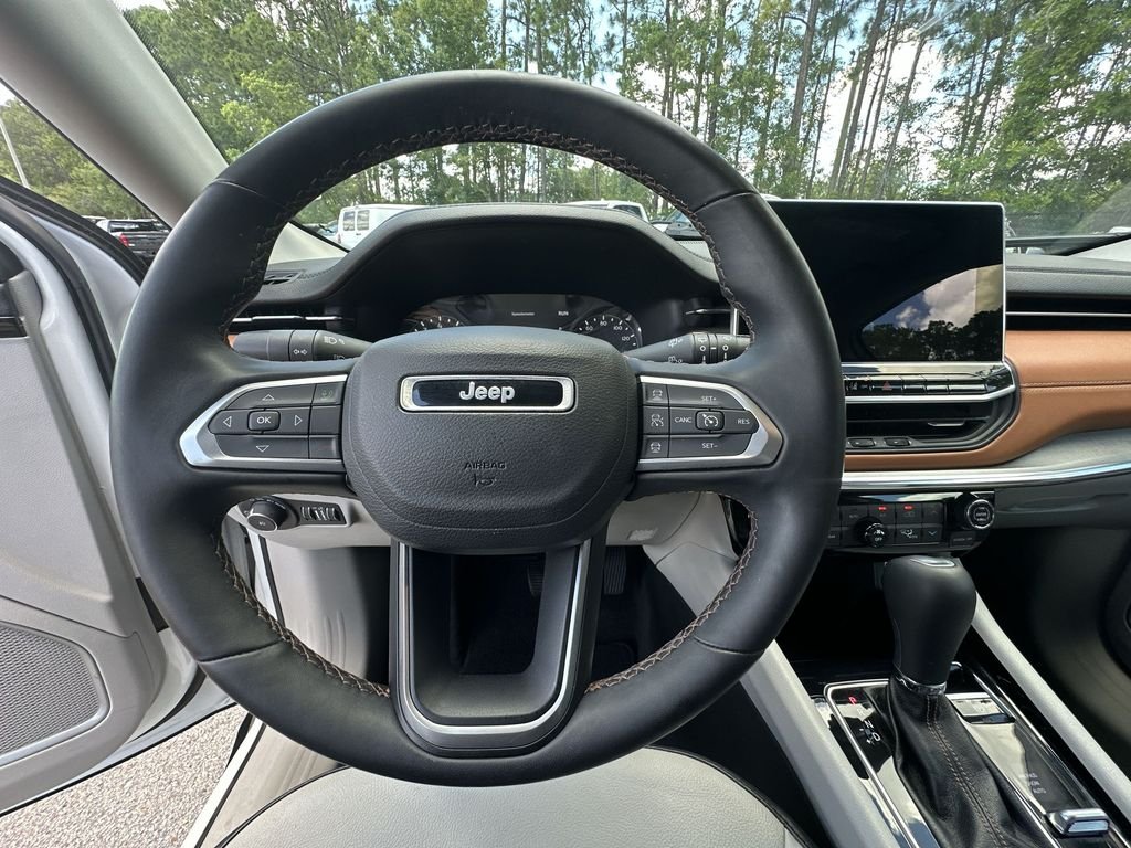 Used 2022 White Jeep Limited image 11
