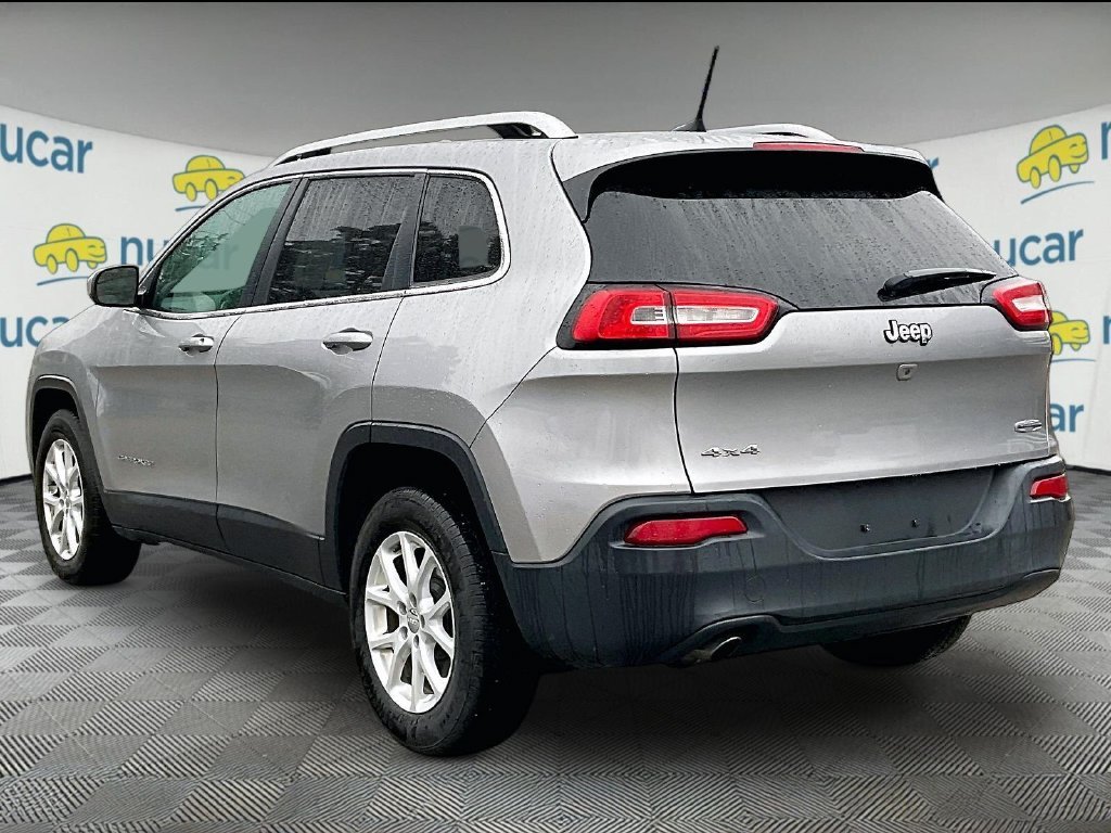 Used 2017 Billet Silver Metallic Clearcoat Jeep Latitude image 4