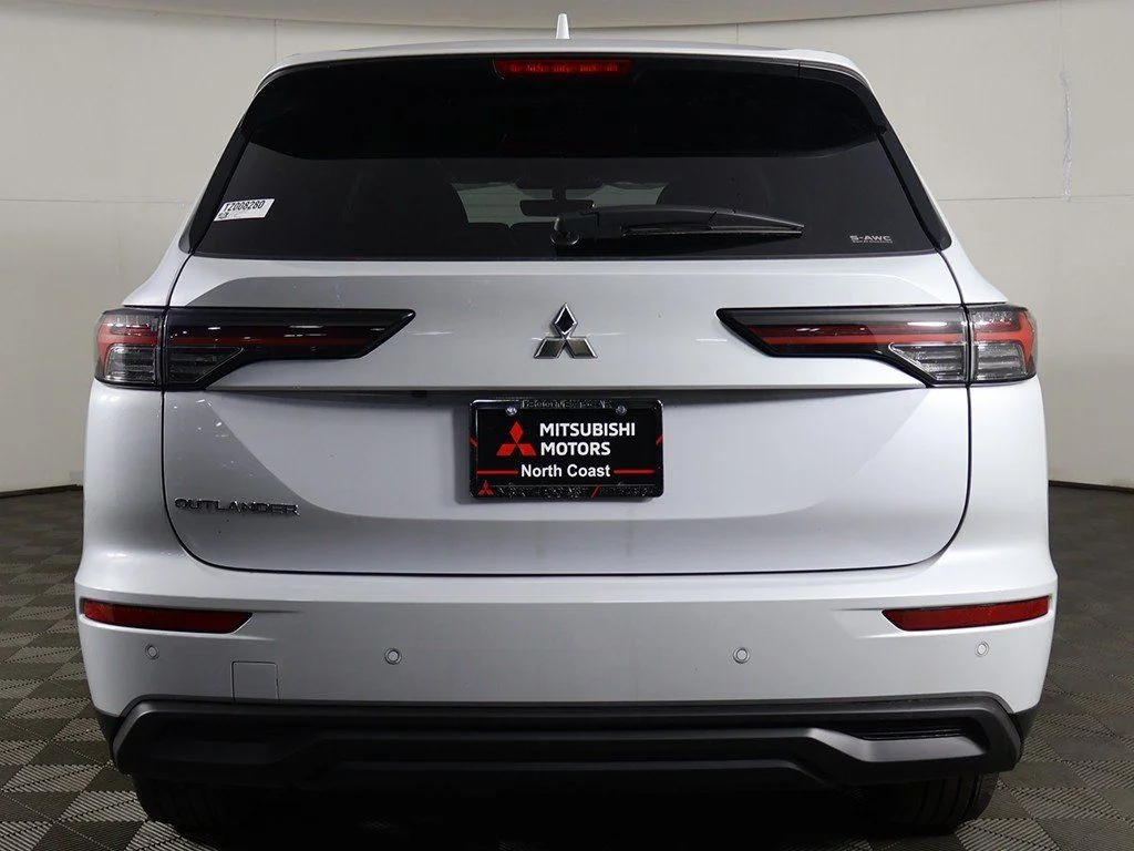 2026 Mitsubishi Outlander ES - Photo 11