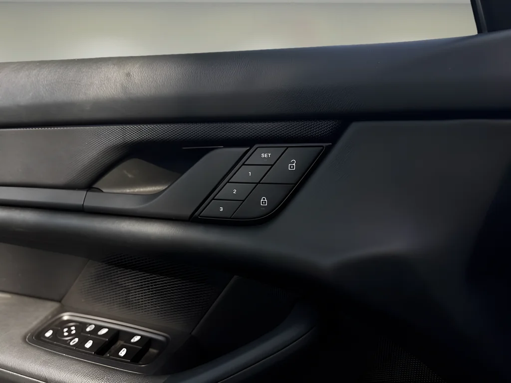2023 Porsche Taycan S - Photo 17