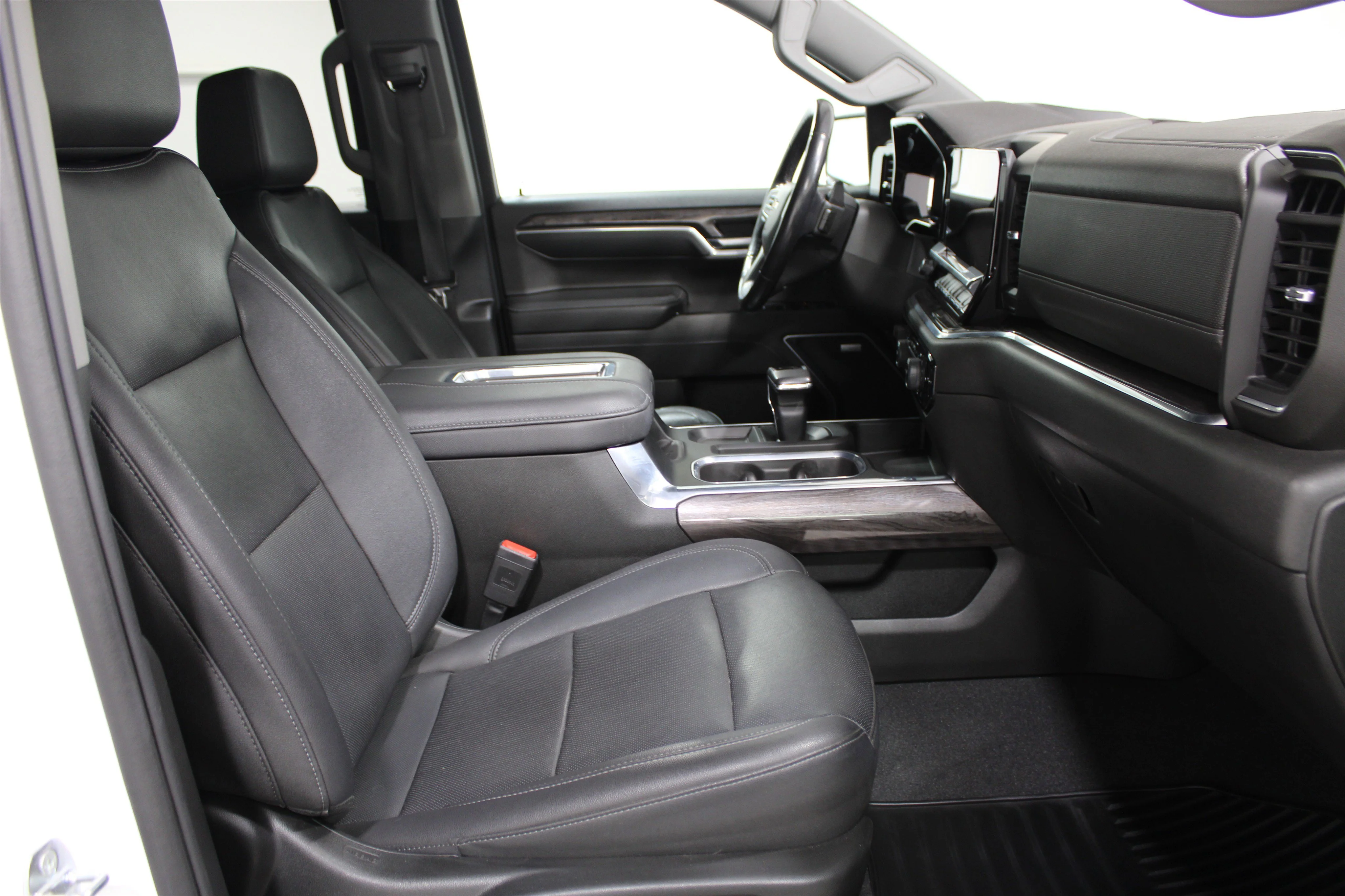 2022 Chevrolet Silverado 1500 LTZ - Photo 23