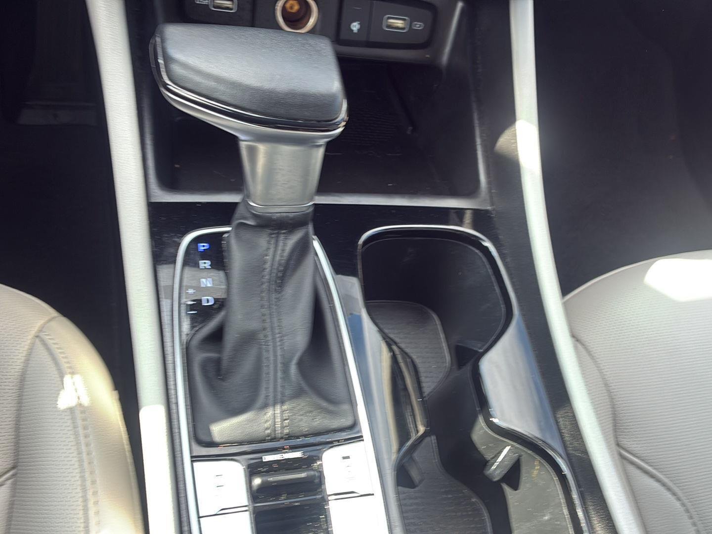 Used 2024 White Pearl Hyundai SEL image 31