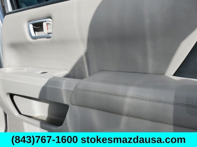 Used 2014 Silver Honda EX-L image 22
