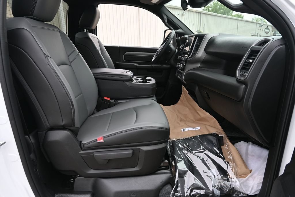 New 2026 Bright White Clearcoat RAM Tradesman image 14