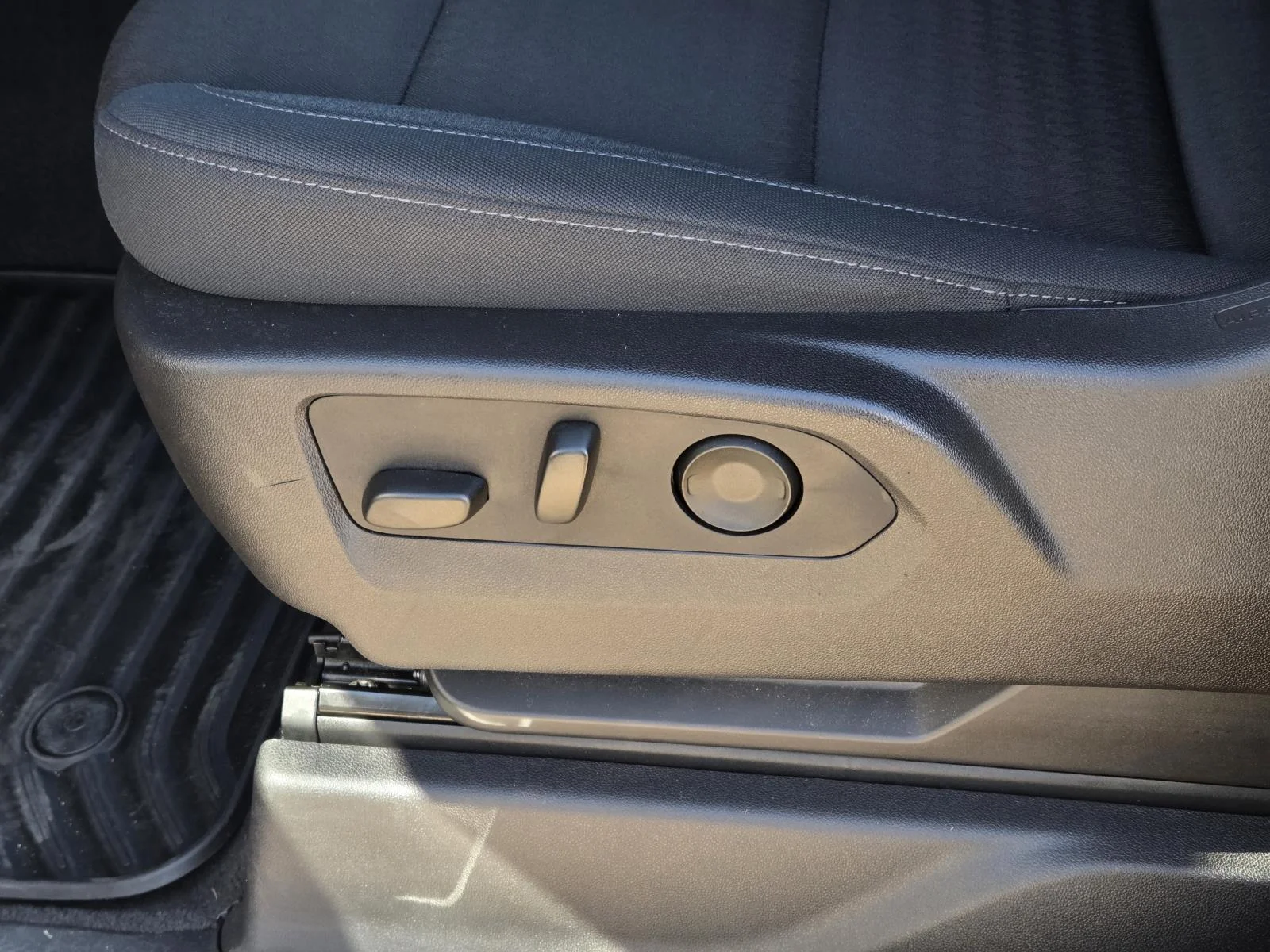 Used 2024 Sterling Gray Metallic Chevrolet LT image 28