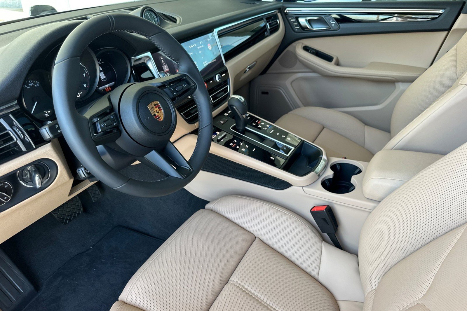 New 2026 Gentian Blue Metallic Porsche AWD image 4