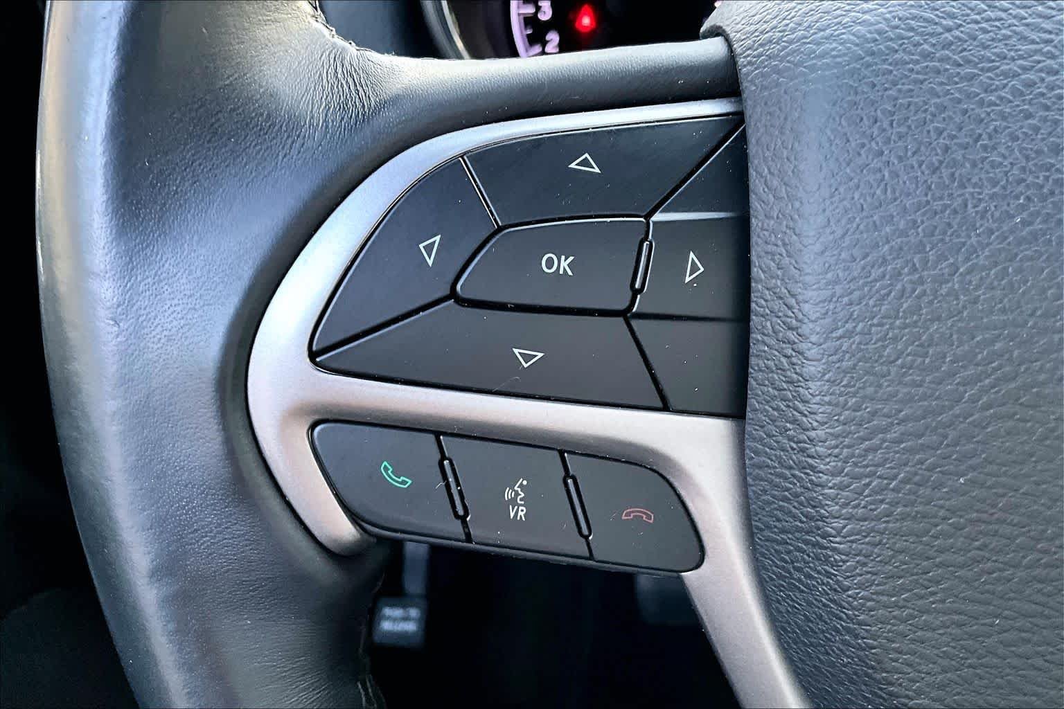 Used 2019 Bright White Clearcoat Jeep Laredo E image 22