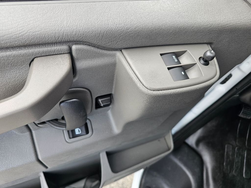 2025 GMC Savana Cargo Work Van - Photo 29