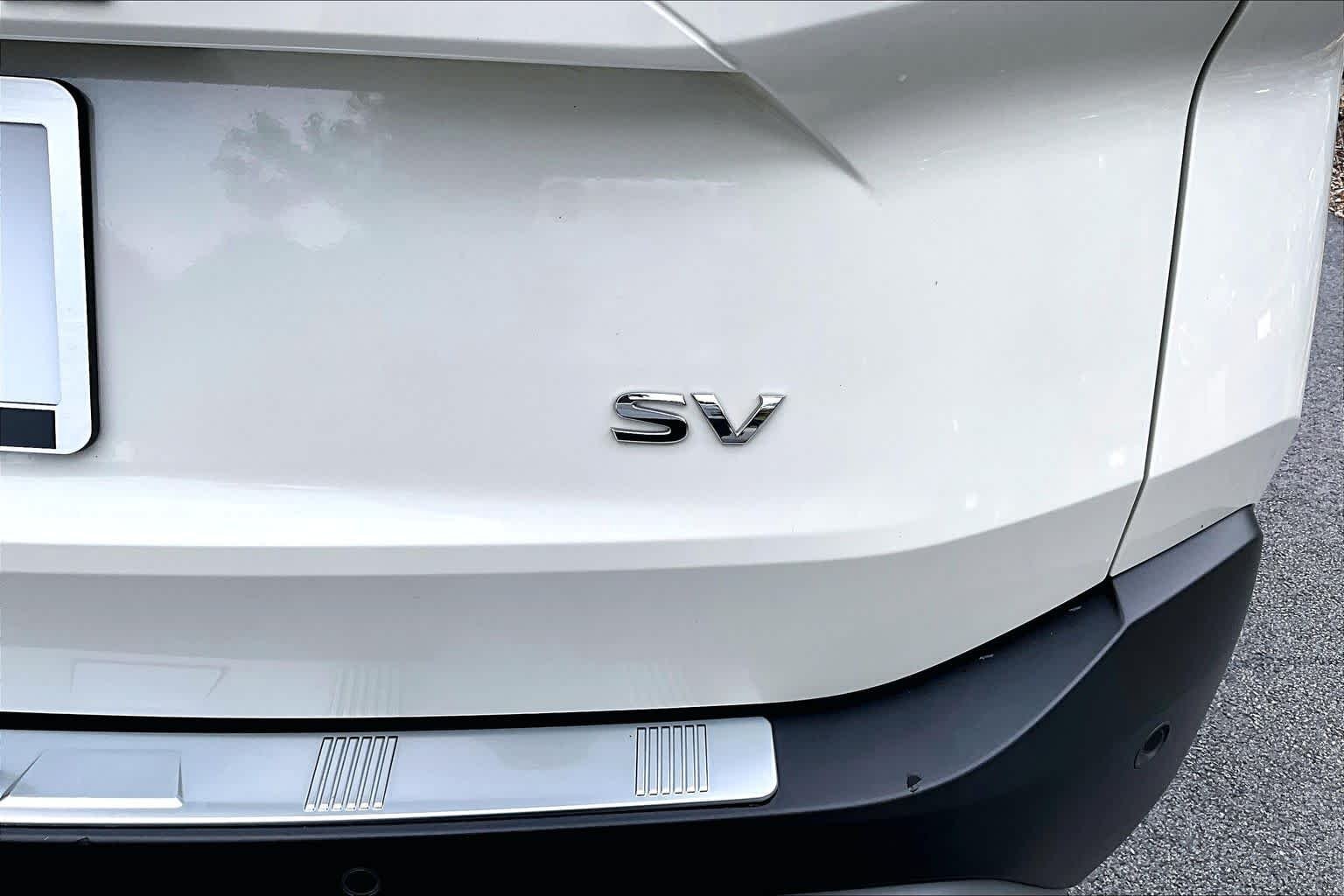 Used 2023 Pearl White Tricoat Nissan SV image 10