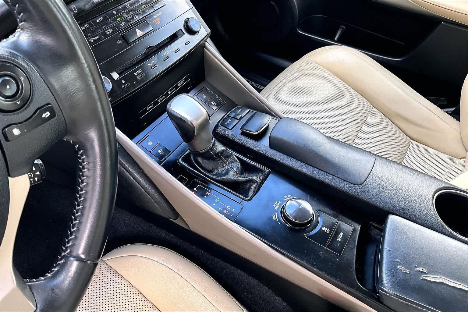 Used 2014 Starfire Pearl Lexus  image 17