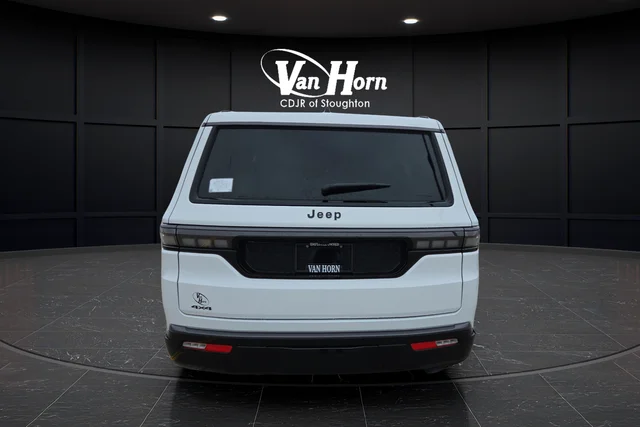 New 2026 Bright White Clear-Coat Exterior Paint Jeep Limited Reserve image 4