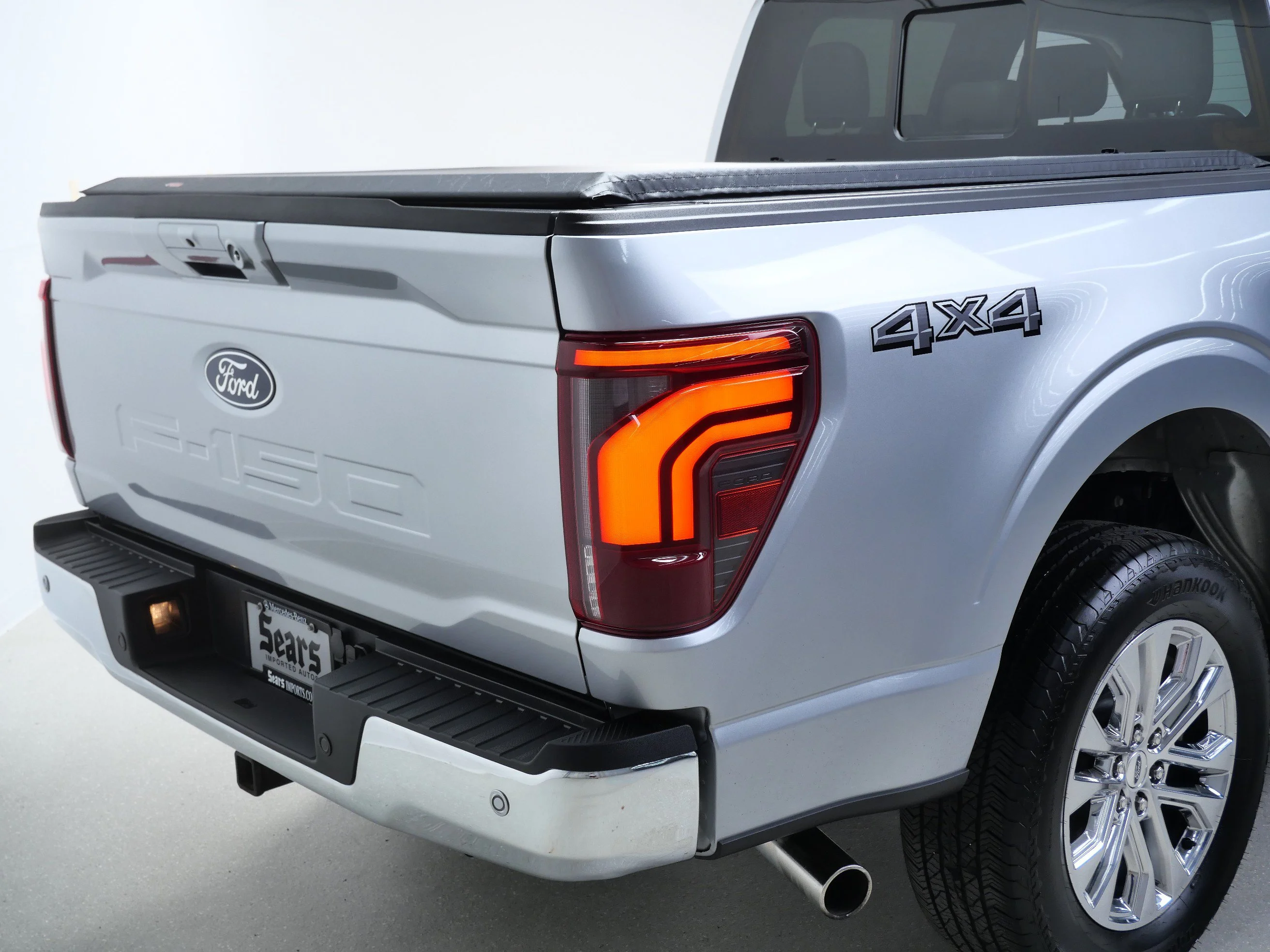 Used 2025 Iconic Silver Metallic Ford LARIAT 4WD SuperCrew 5.5