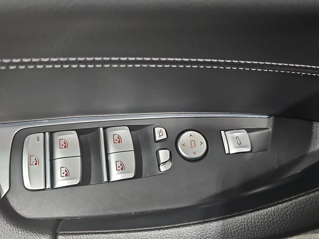 Used 2020 Gray BMW xDrive30i image 29