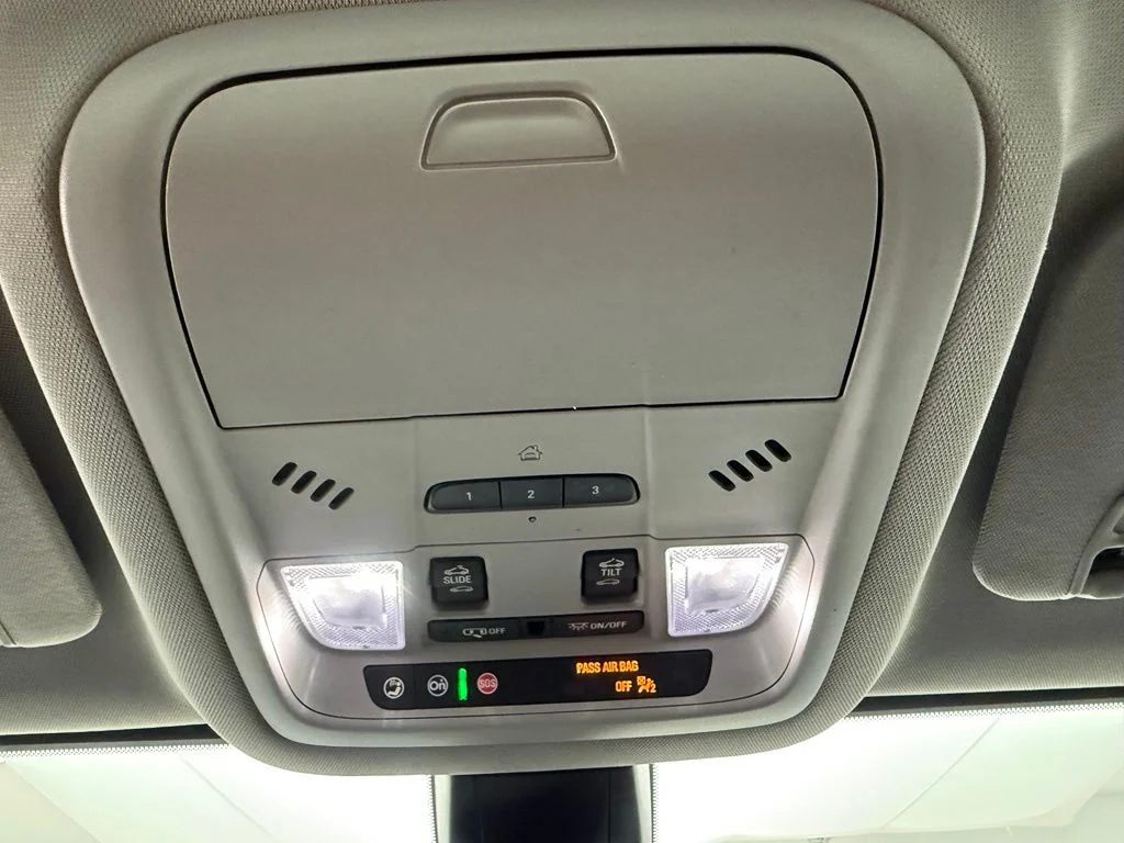 Used 2023 White GMC SLT image 32