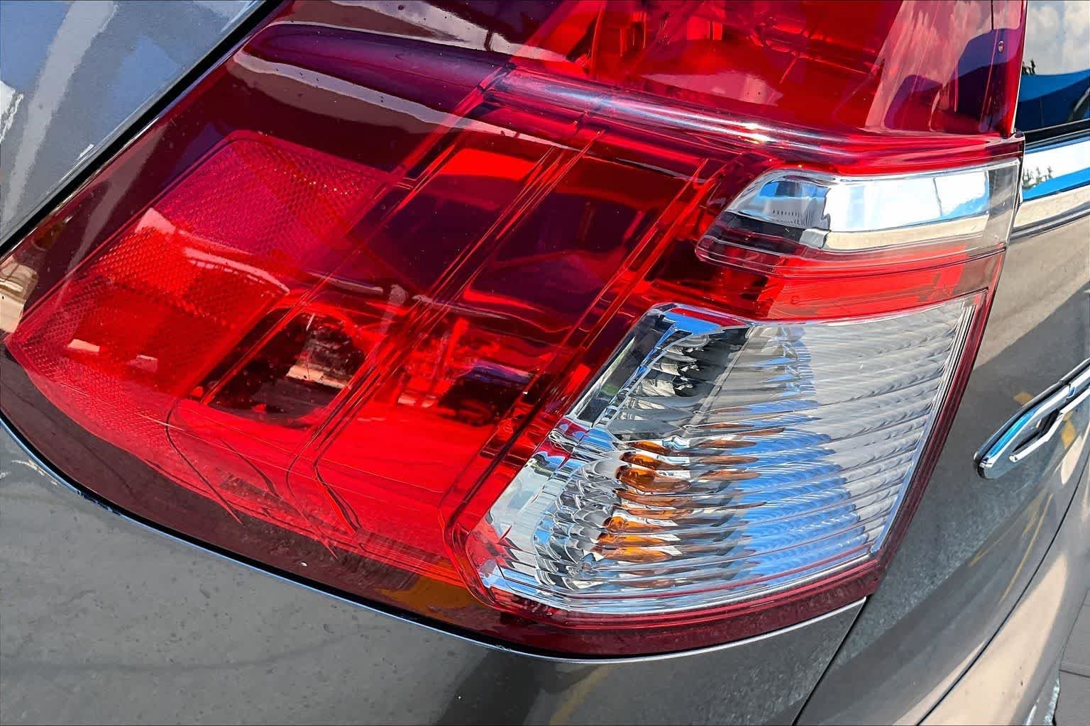 Used 2015 Modern Steel Metallic Honda LX image 29