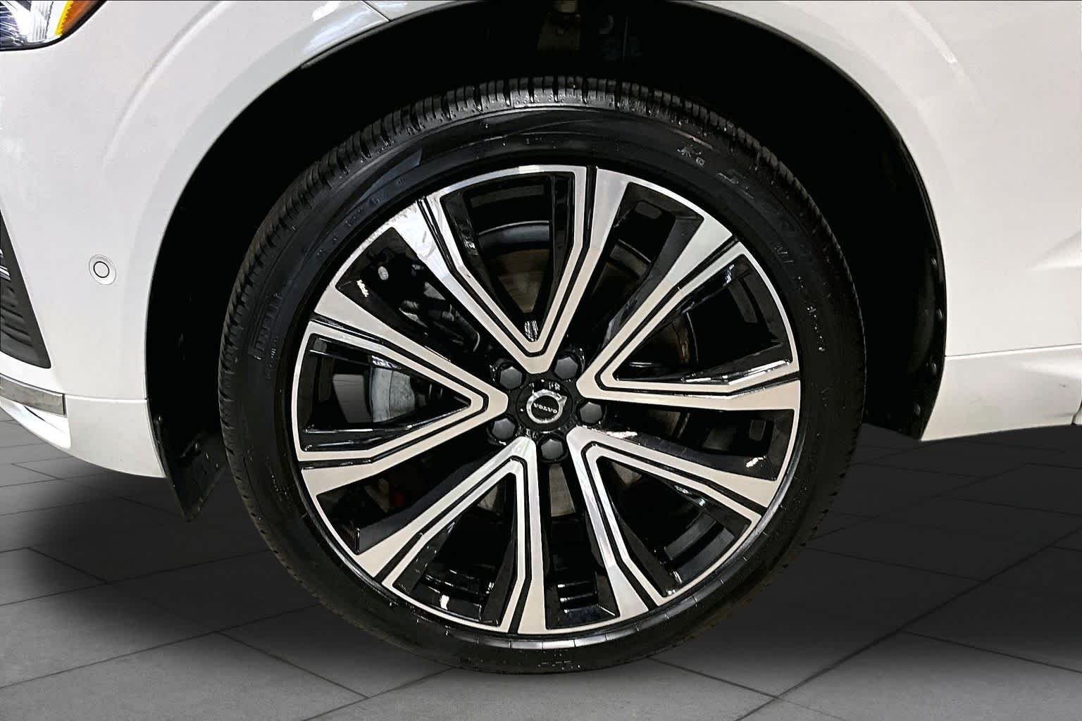 Used 2023 Crystal White Metallic Volvo Ultimate Bright Theme image 11