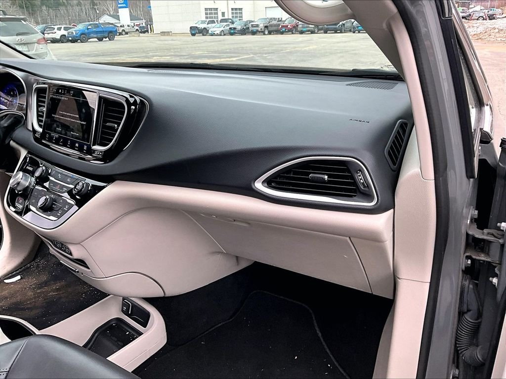 Used 2023 White Chrysler Touring L image 13