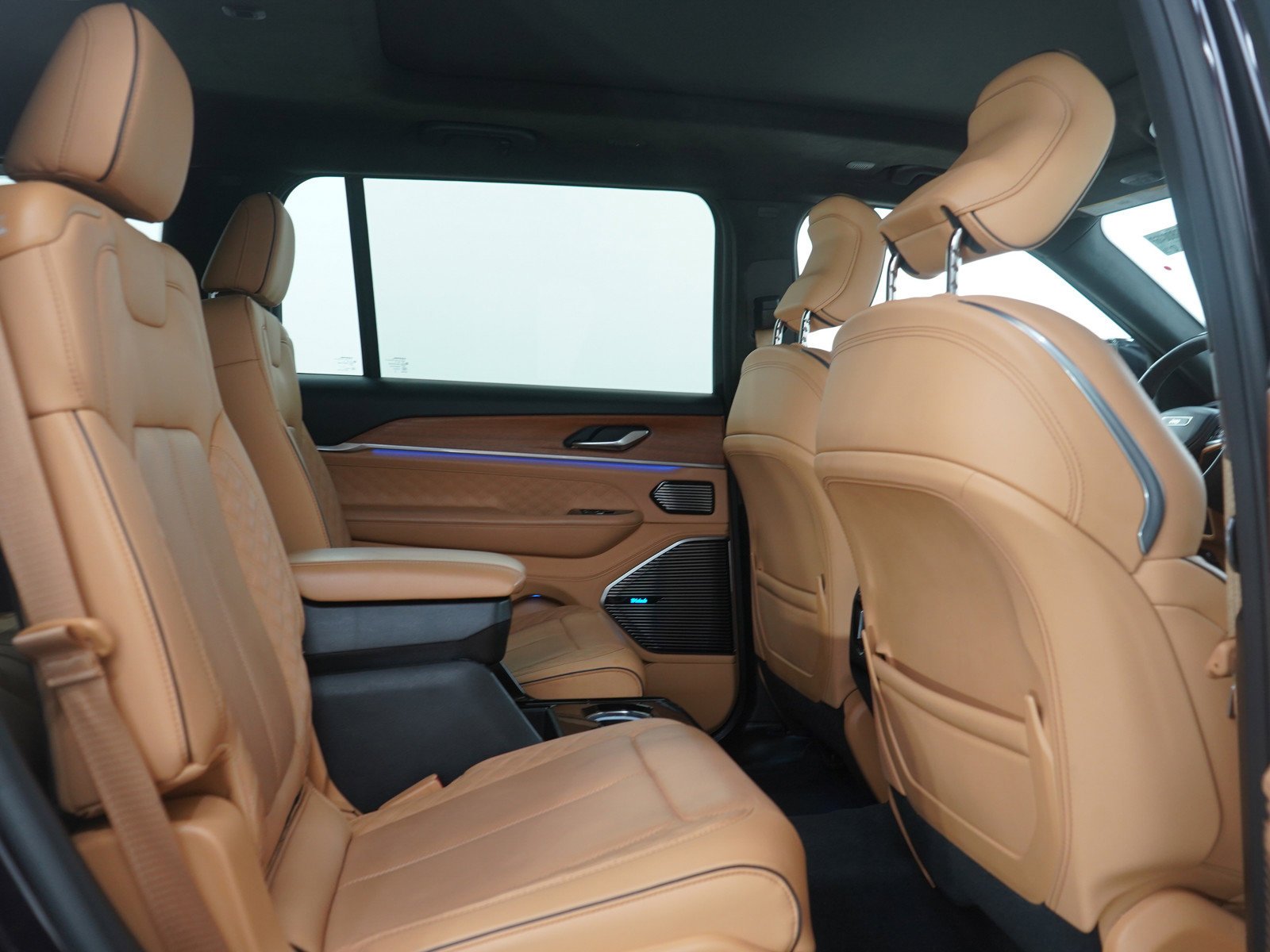 Used 2022 Ember Pearlcoat Jeep Summit image 13