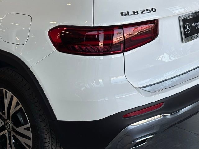 New 2026 Polar White Mercedes-Benz GLB 250 image 35