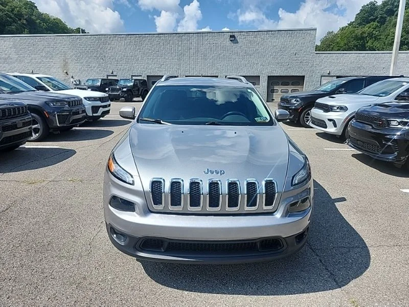 Used 2016 Silver Jeep Latitude image 2