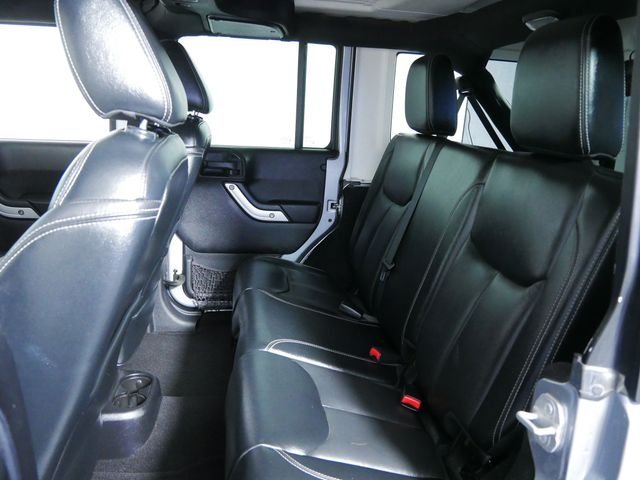 Used 2016 Silver Jeep Unlimited Sahara image 17