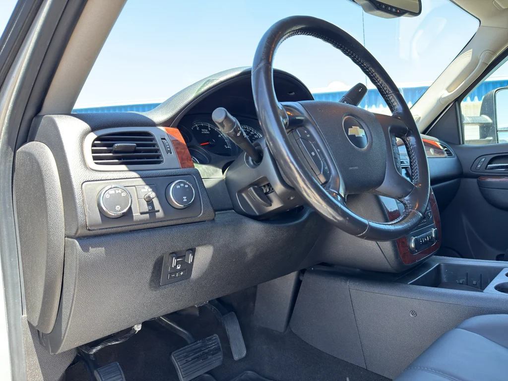 Used 2010 SHEER SILVER METALLIC Chevrolet LTZ image 9