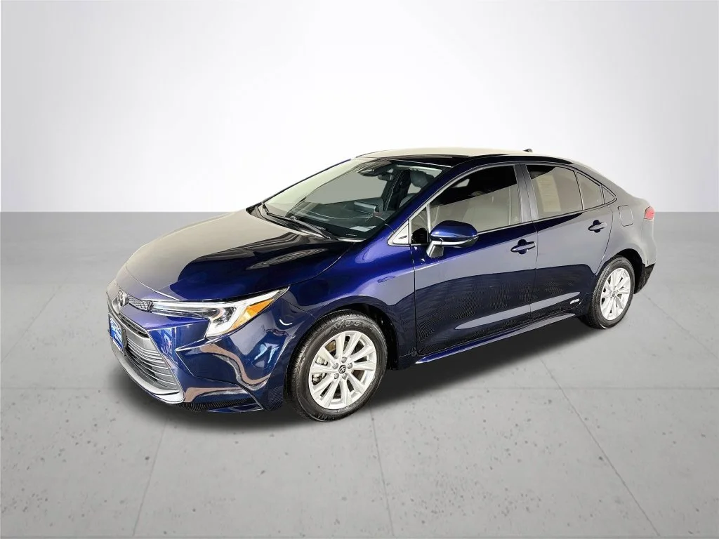 Used 2026  Toyota LE image 2