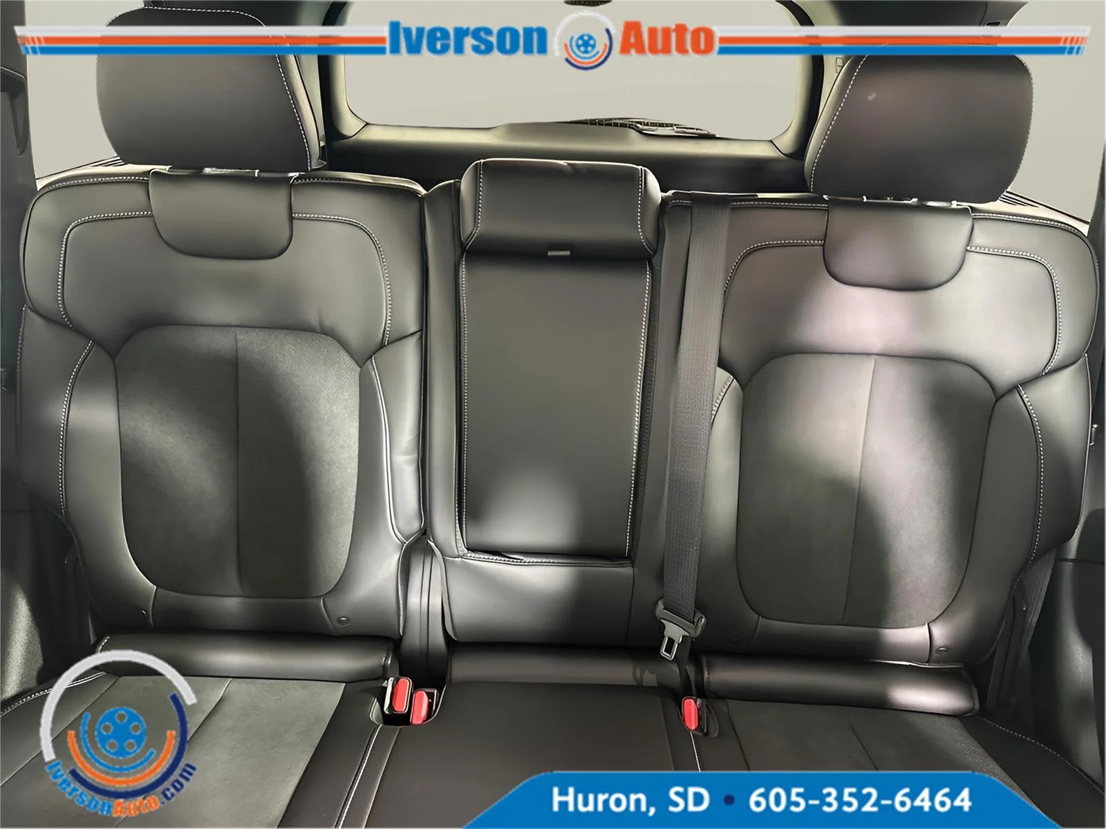 New 2026 Silver Zynith Exterior Paint Jeep Laredo Altitude image 25