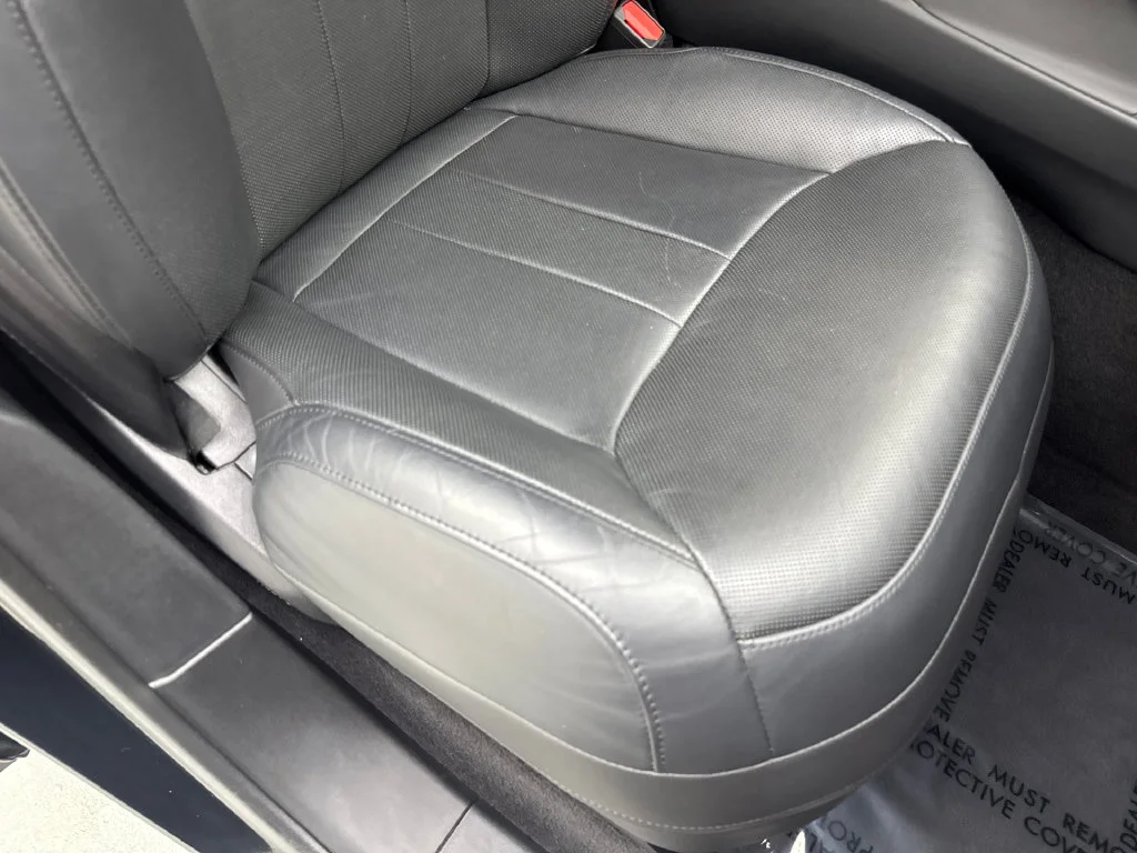 Used 2023 Black Land Rover SE image 47