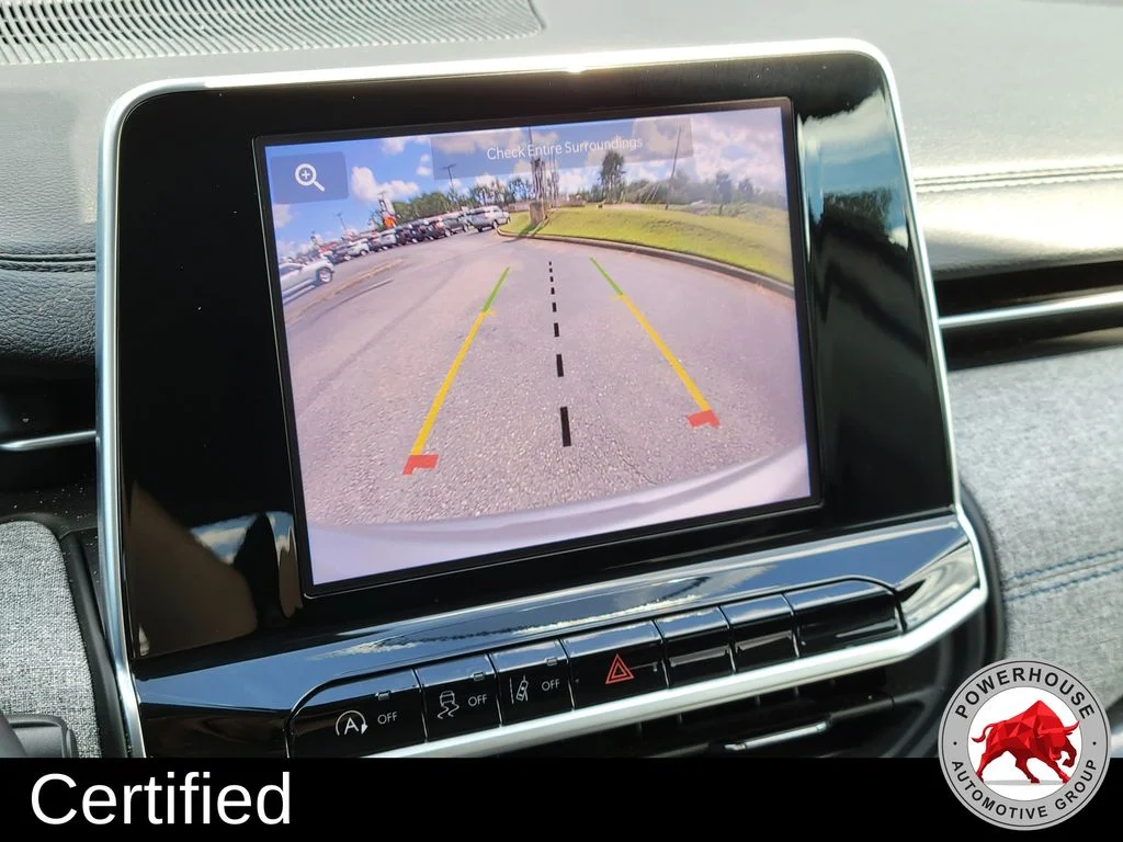 Used 2022 Silver Jeep Latitude image 26