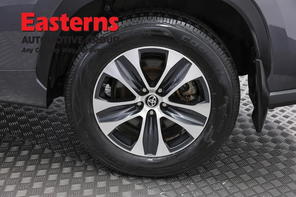 Used 2022 Gray Toyota XLE image 34