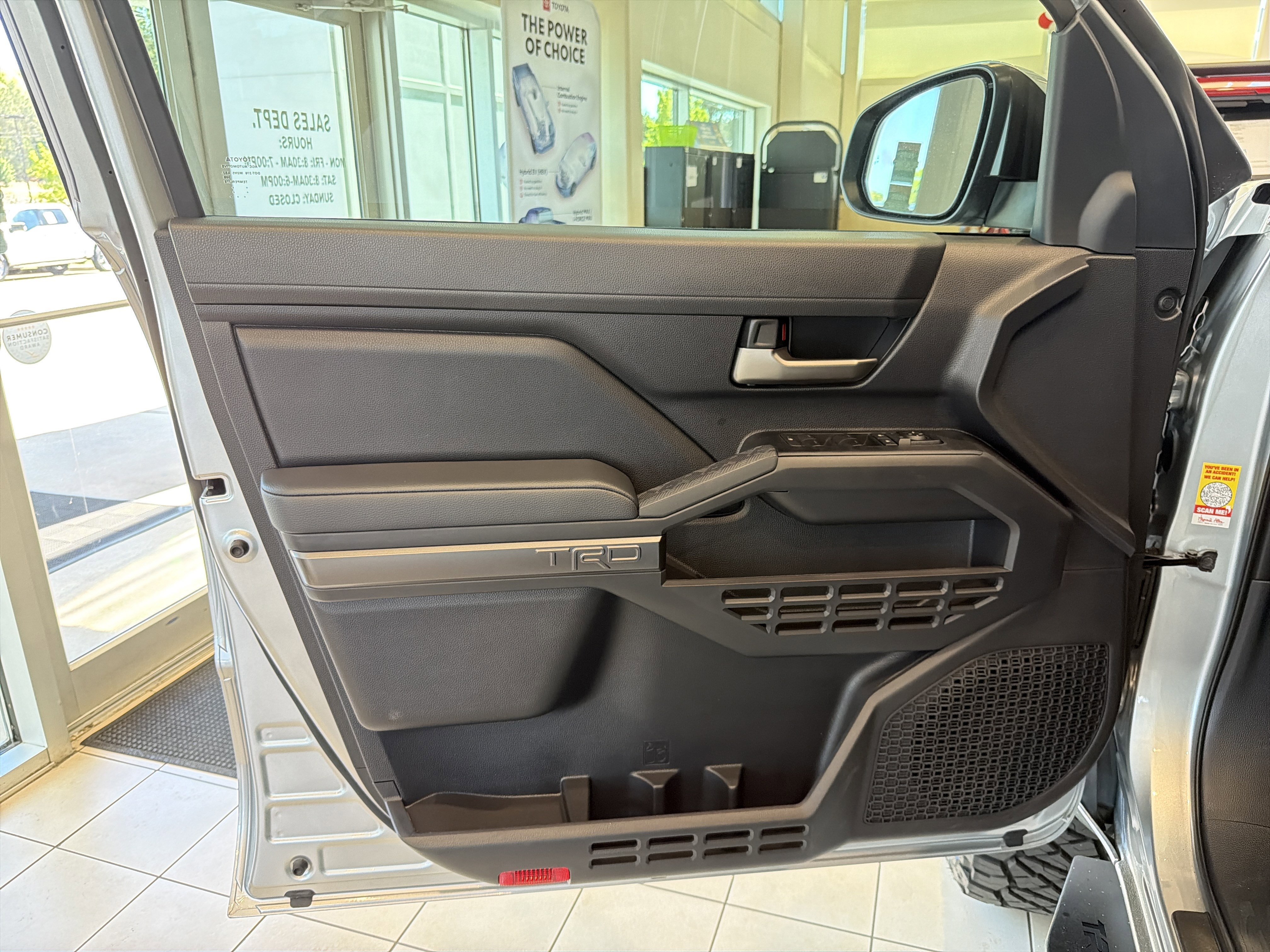 2025 Toyota Tacoma TRD Off Road - Photo 9
