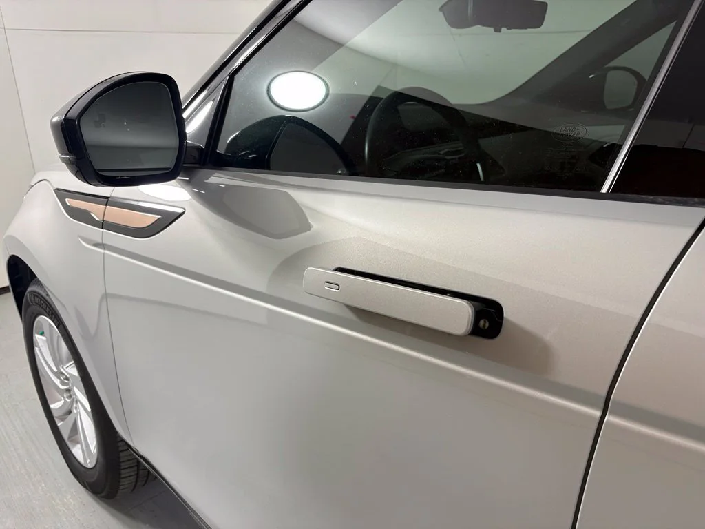 Used 2022 Silver Land Rover Dynamic image 19