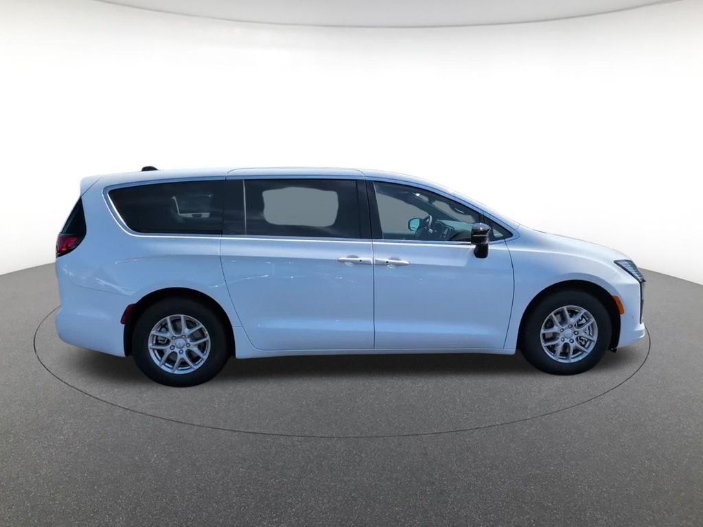 New 2027 Bright White Clear-Coat Exterior Paint Chrysler Select image 3